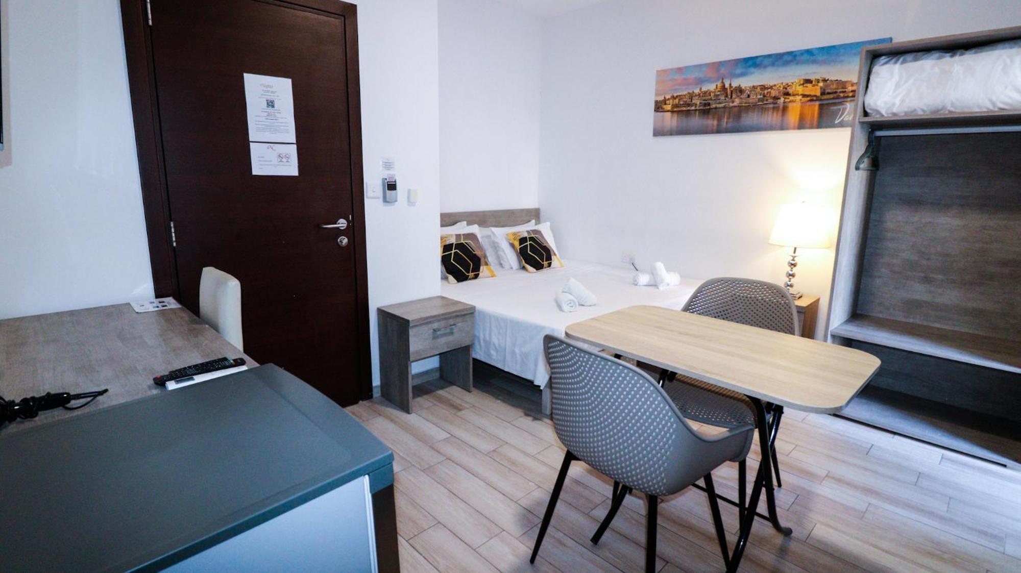Napoli Suites Studios Aparthotel San Julián Exterior foto