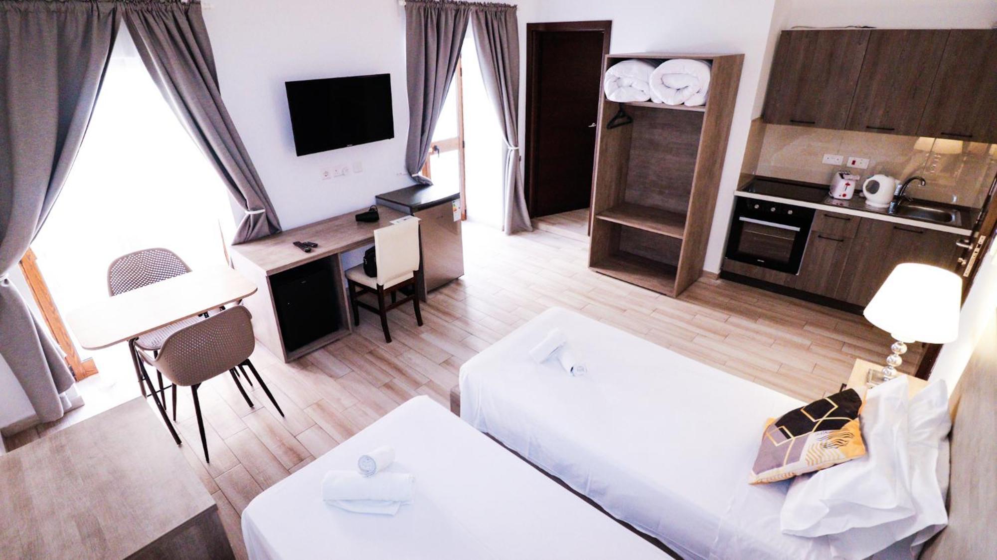 Napoli Suites Studios Aparthotel San Julián Exterior foto