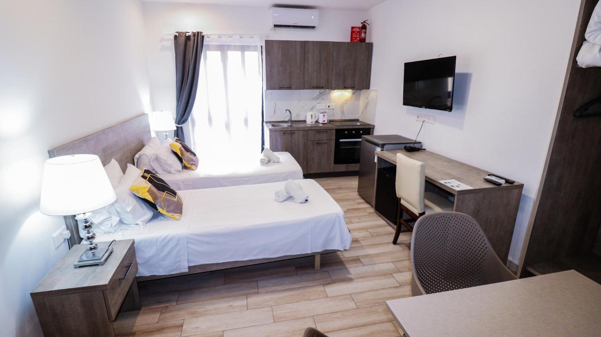Napoli Suites Studios Aparthotel San Julián Exterior foto
